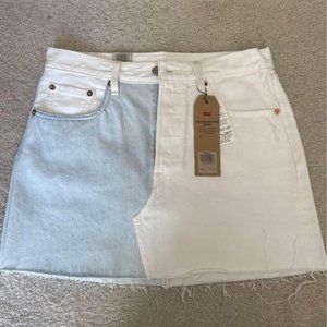 Denim Levi's Skirt - Size 28